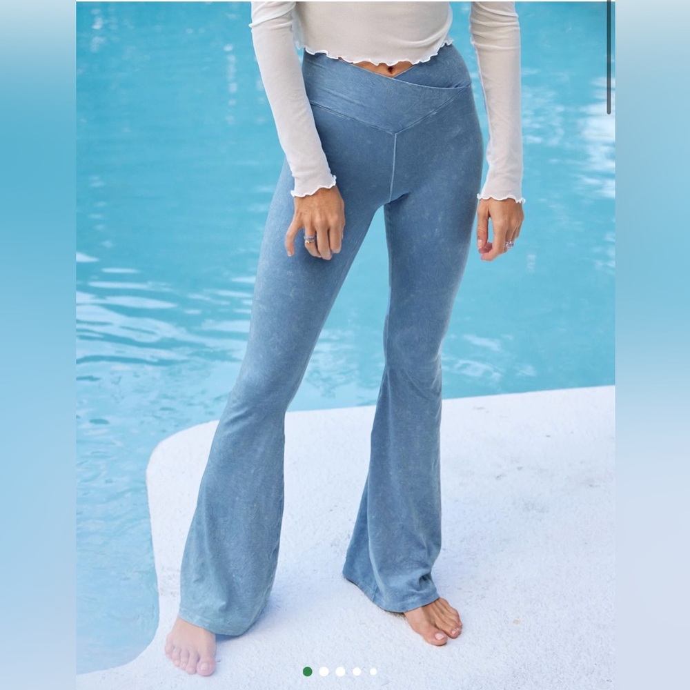 OFFLINE by Aerie Real Me Double Crossover Flare Legging - Size Small